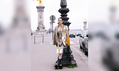 
				
					Gkay na 1ª fileira da grife Schiaparelli durante Semana de Moda de Paris: 'Socorro!'
				
				