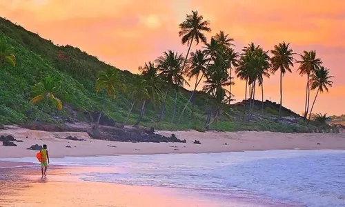 
                                        
                                            Praia de Coqueirinho tem águas mornas e calmas
                                        
                                        