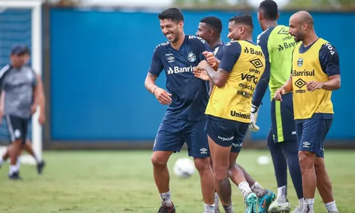 
                                        
                                            Thaciano elogia contratações do Grêmio e destaca chegada de Suárez
                                        
                                        