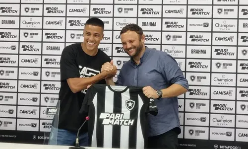 
                                        
                                            Botafogo apresenta Carlos Alberto, que já projeta ganhar títulos pelo Fogão
                                        
                                        