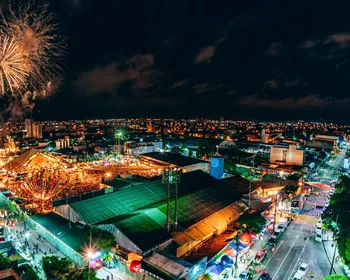 Fotografia do São João de Campina Grande ilustra livro didático nacional