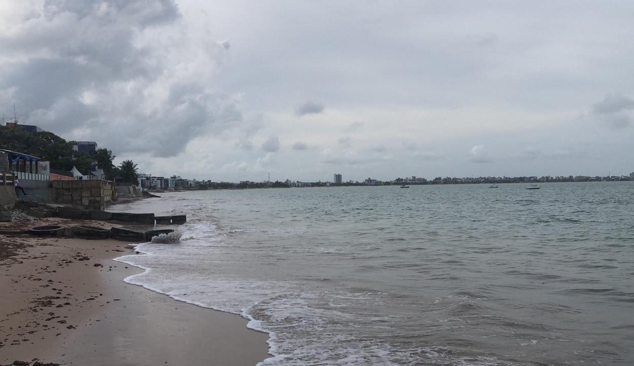 
				
					Prédio na areia da praia do Bessa: o que dizem especialistas
				
				