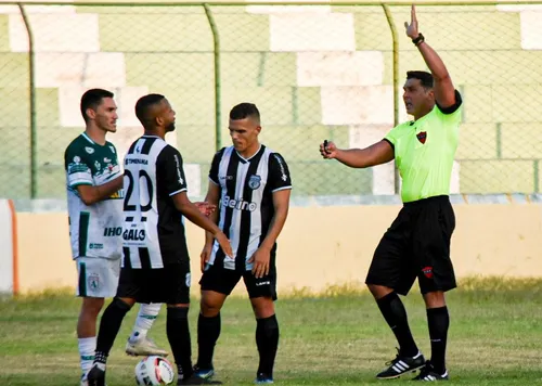 
				
					Lateral do Sousa vibra com vitória e manutenção do tabu diante do Treze
				
				