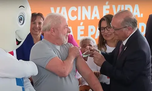 
                                        
                                            Imagem de Alckmin vacinando Lula é um alívio para quem viveu sob o negacionismo de Bolsonaro
                                        
                                        