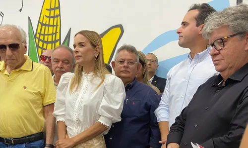 
                                        
                                            Governador sinaliza para apoio à provável candidatura de Daniella em Campina Grande
                                        
                                        