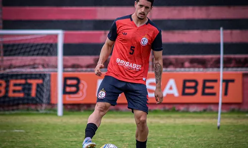 
                                        
                                            Novo volante do Campinense, Pedro Thomáz diz onde prefere atuar e fala que está pronto para jogar
                                        
                                        