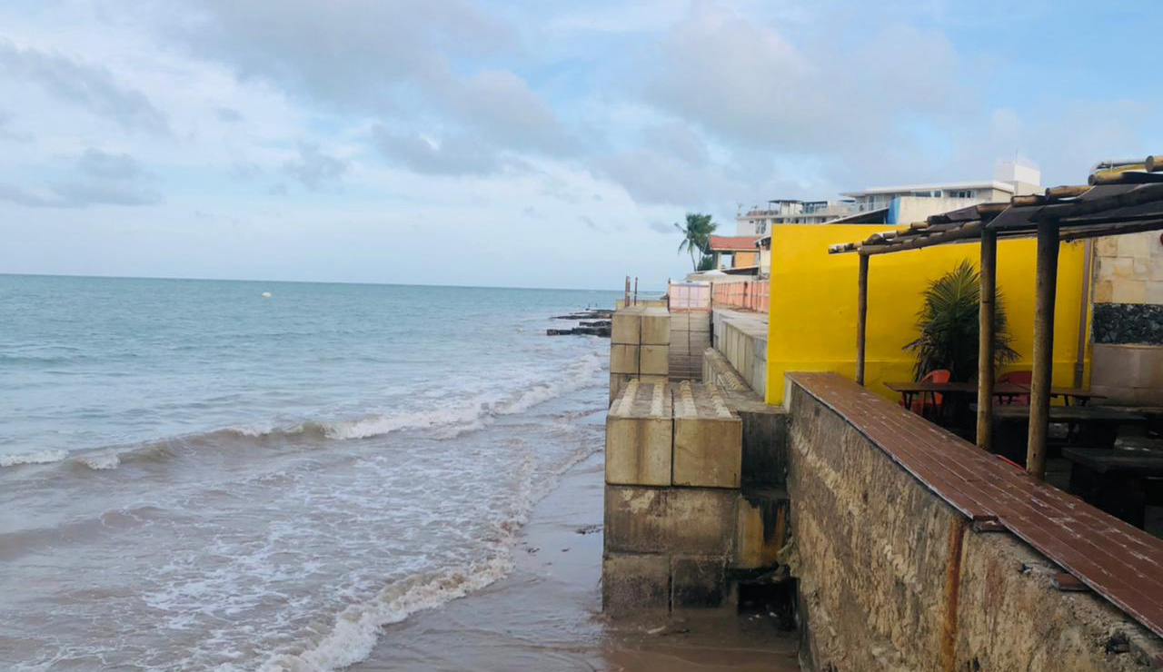 
                                        
                                            Prédio na areia da praia do Bessa: o que dizem especialistas
                                        
                                        