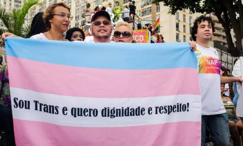
				
					Lugar de Fala: nem menina nem menino, atriz paraibana se assume trans não binária e escapa das caixinhas de gênero
				
				