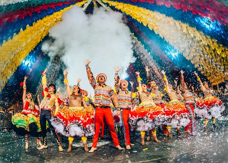 Fotografia do São João de Campina Grande ilustra livro didático nacional