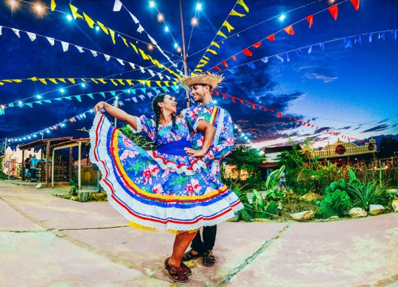 Fotografia do São João de Campina Grande ilustra livro didático nacional