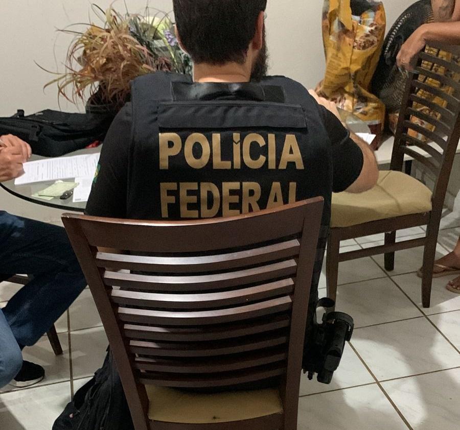 Polícia Federal cumpre 14 mandados de busca e prende dois suspeitos de tráfico, na Paraíba