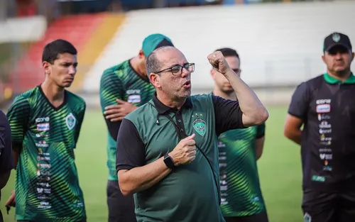 
				
					Conheça Renan Mobarack, o dirigente anunciado e "descontratado" pelo Botafogo-PB
				
				