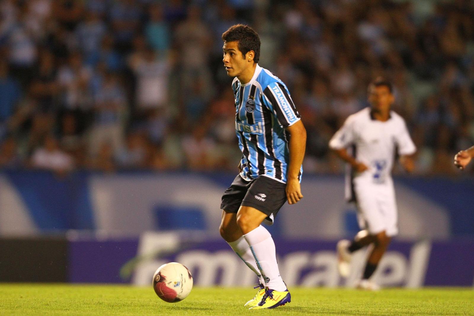 
				
					Cria do Grêmio, lateral do Campinense admite emoção por enfrentar seu time do coração
				
				