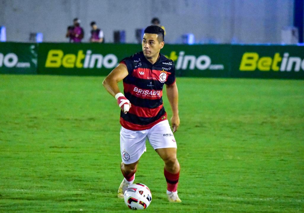 
				
					Cria do Grêmio, lateral do Campinense admite emoção por enfrentar seu time do coração
				
				