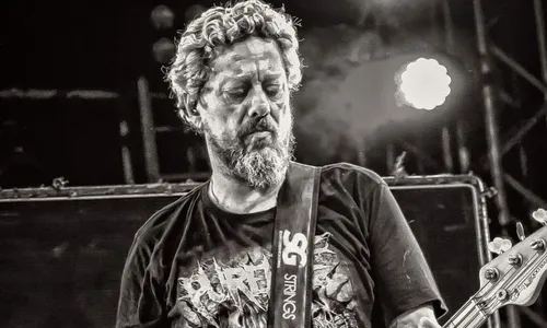 
                                        
                                            Canisso, baixista da banda Raimundos, morre aos 57 anos
                                        
                                        