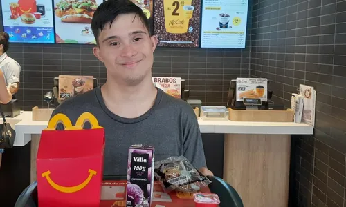 
                                        
                                            Jovem com Síndrome de Down se insere no mercado de trabalho em rede de fast food, em João Pessoa
                                        
                                        