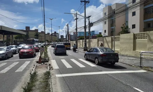 
                                        
                                            Novo semáforo é instalado na avenida principal dos Bancários, em João Pessoa
                                        
                                        