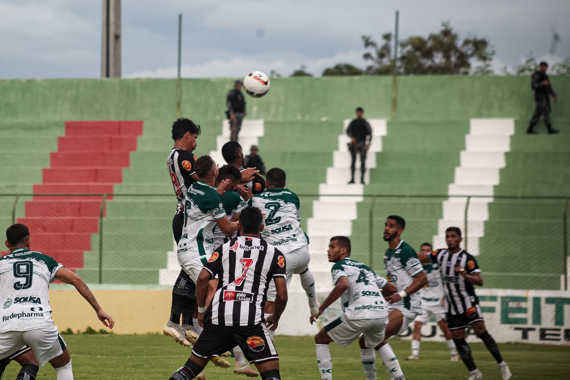 
                                        
                                            Sousa 5 x 1 Botafogo-PB: assista aos melhores momentos
                                        
                                        