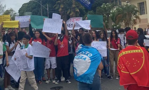 
                                        
                                            Estudantes fazem mobilização contra o novo ensino médio, em João Pessoa
                                        
                                        