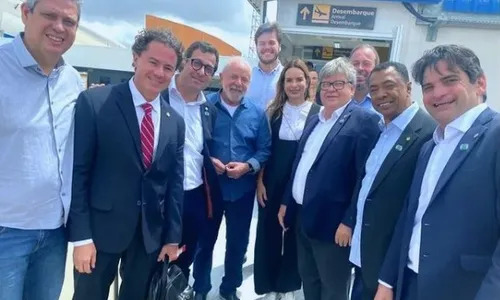 
                                        
                                            Lula chega à Paraíba para inaugurar complexo com parques eólicos e usinas solares, em Santa Luzia
                                        
                                        