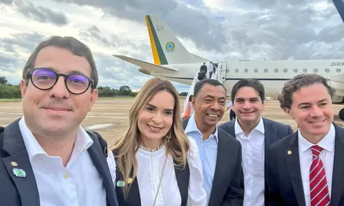 
                                        
                                            Lula chega na Paraíba e une parte da bancada federal na mesma foto
                                        
                                        