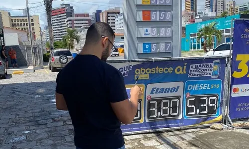 
                                        
                                            Preço da gasolina em João Pessoa segue estável segundo última pesquisa do Procon-JP
                                        
                                        