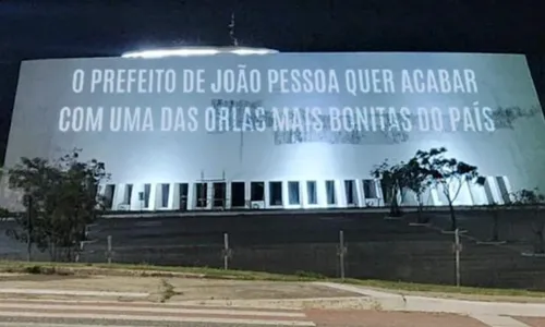 
                                        
                                            Projeção em prédios protesta contra alargamento da orla de João Pessoa
                                        
                                        