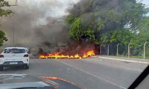 
                                        
                                            Estudantes da UFPB fazem ato contra aumento da tarifa de ônibus e PM reage com bala de borracha
                                        
                                        