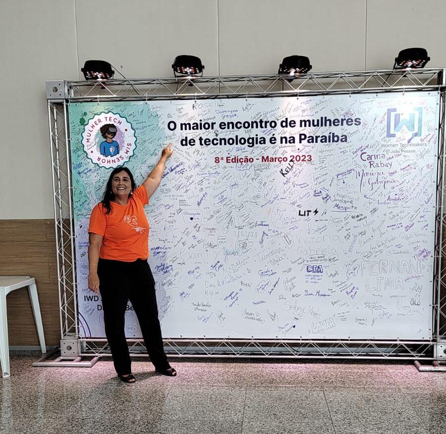 
                                        
                                            Professora da área de tecnologia relata desafios e preconceitos
                                        
                                        