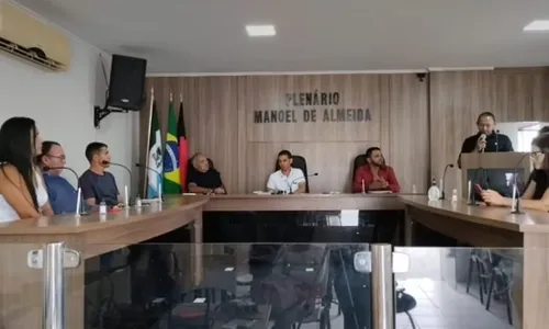 
                                        
                                            Vereadores de Cacimbas, no Sertão da Paraíba, aprovam lei para população "bancar" cirurgia de prefeito
                                        
                                        