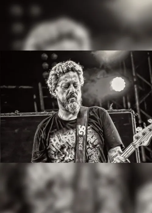 
                                        
                                            Canisso, baixista da banda Raimundos, morre aos 57 anos
                                        
                                        
