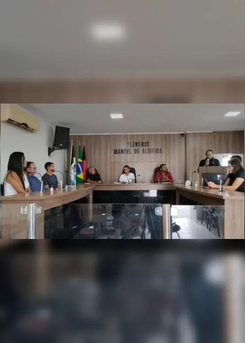 
                                        
                                            Vereadores de Cacimbas, no Sertão da Paraíba, aprovam lei para população "bancar" cirurgia de prefeito
                                        
                                        