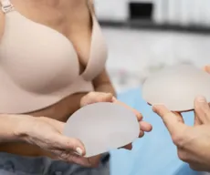 Sancionada lei que garante troca de implante mamário para paciente de câncer 
