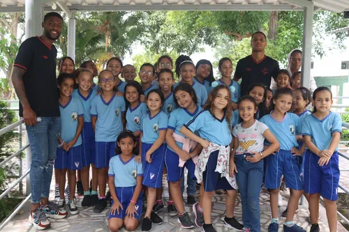 
				
					Campinense doa alimentos à Casa do Menino, em Campina Grande
				
				