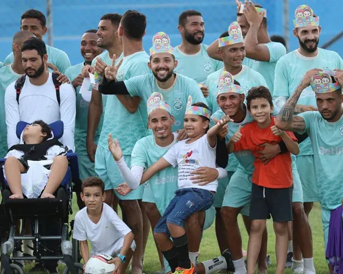 
				
					Jogadores do Nacional de Patos participam de ação com 50 crianças autistas
				
				