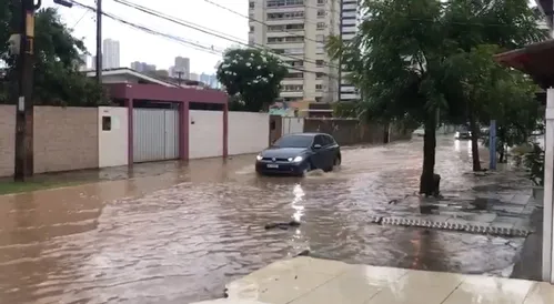 
				
					João Pessoa tem alagamentos e trânsito lento, mas sem registros graves por chuvas
				
				