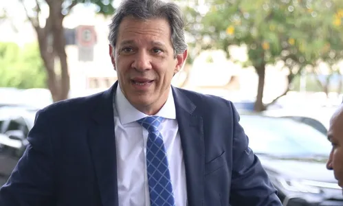 
                                        
                                            Governo recua e mantém isenção em transação entre pessoas físicas até US$ 50, diz Haddad
                                        
                                        