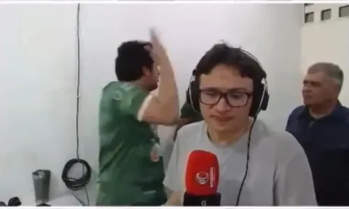 
                                        
                                            Briga na final do Paraibano 2023: vídeo mostra confusão em cabine de rádio
                                        
                                        