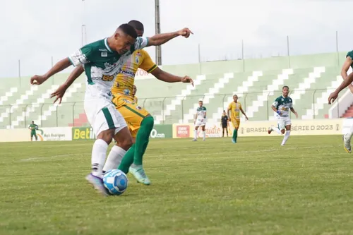 
				
					Sousa segue mostrando repertório para se manter nas cabeças da Série D
				
				