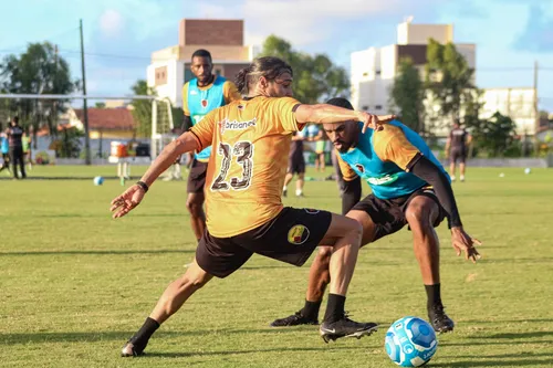 
				
					Mota decide, e Botafogo-PB arranca empate contra o América-RN
				
				