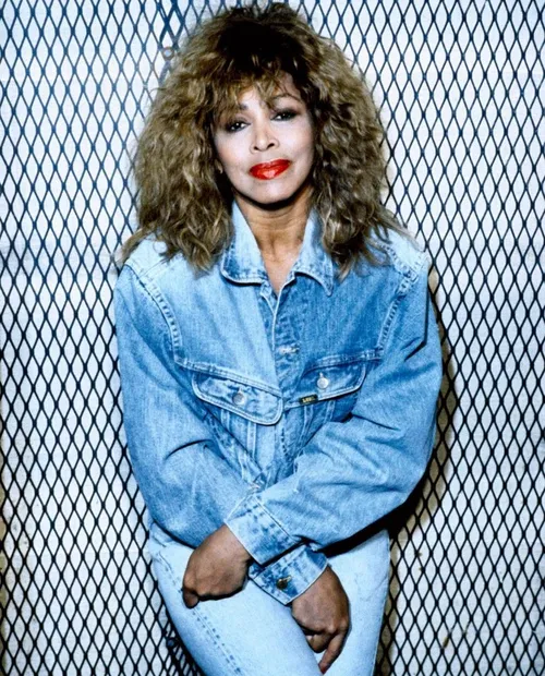 
				
					Tina Turner morre aos 83 anos
				
				