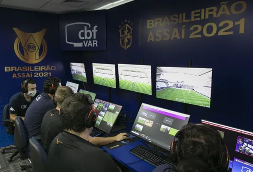 
				
					CBF confirma VAR nas séries C e D do Brasileirão 2023
				
				