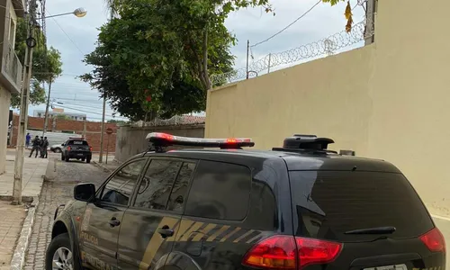 
                                        
                                            Polícia Federal prende pedófilo e cumpre mandados de busca no Sertão
                                        
                                        