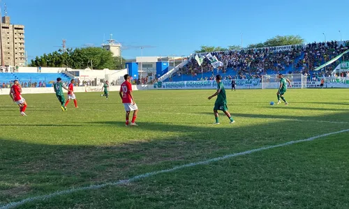 
                                        
                                            Nacional de Patos sofre, mas vence o Potiguar de Mossoró com dois gols no fim do jogo
                                        
                                        