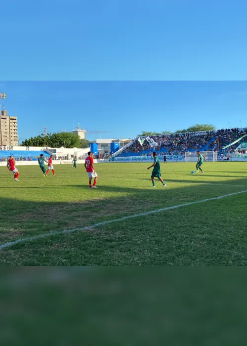 
                                        
                                            Nacional de Patos sofre, mas vence o Potiguar de Mossoró com dois gols no fim do jogo
                                        
                                        