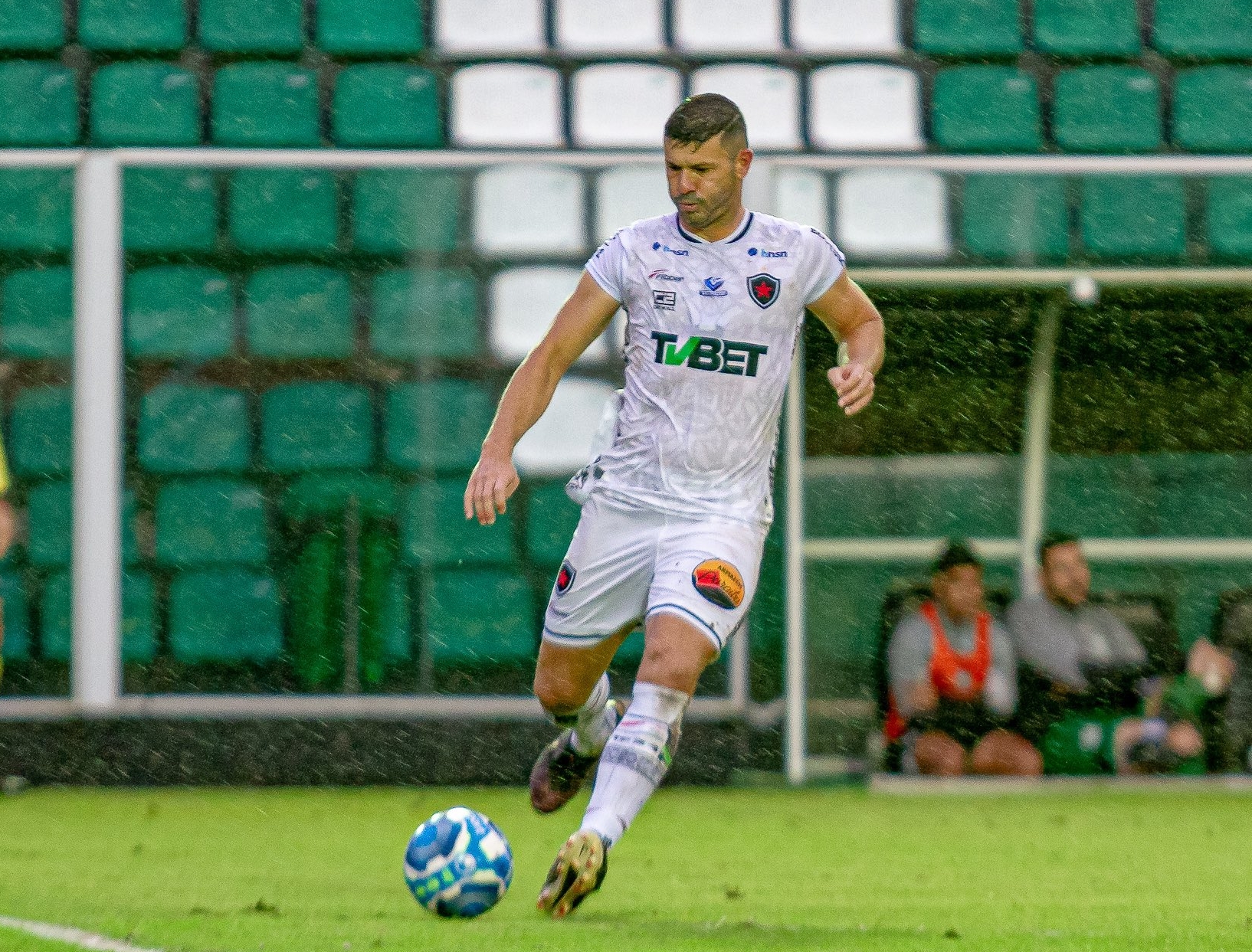 Figueirense x Botafogo-PB: o futebol, as dores, os momentos de felicidade