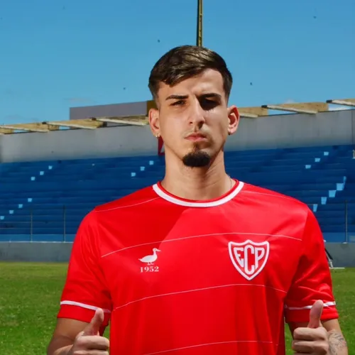 
				
					Esporte de Patos lança camisa retrô, em alusão aos anos 60
				
				