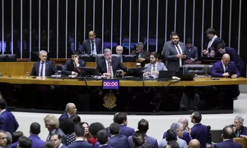 
                                        
                                            Deputados e senadores "correm" para aprovar mais uma minirreforma eleitoral
                                        
                                        