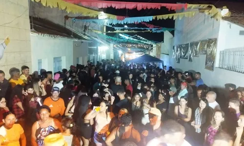 
                                        
                                            Noite de São Pedro tem festa realizada por moradores, em rua de Cajazeiras
                                        
                                        