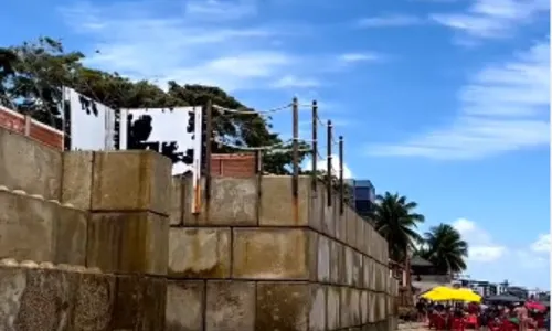 
                                        
                                            Análise: moradora do Bessa esbarrou em 'paredão' construído na areia da praia e, agora, ele será demolido
                                        
                                        
